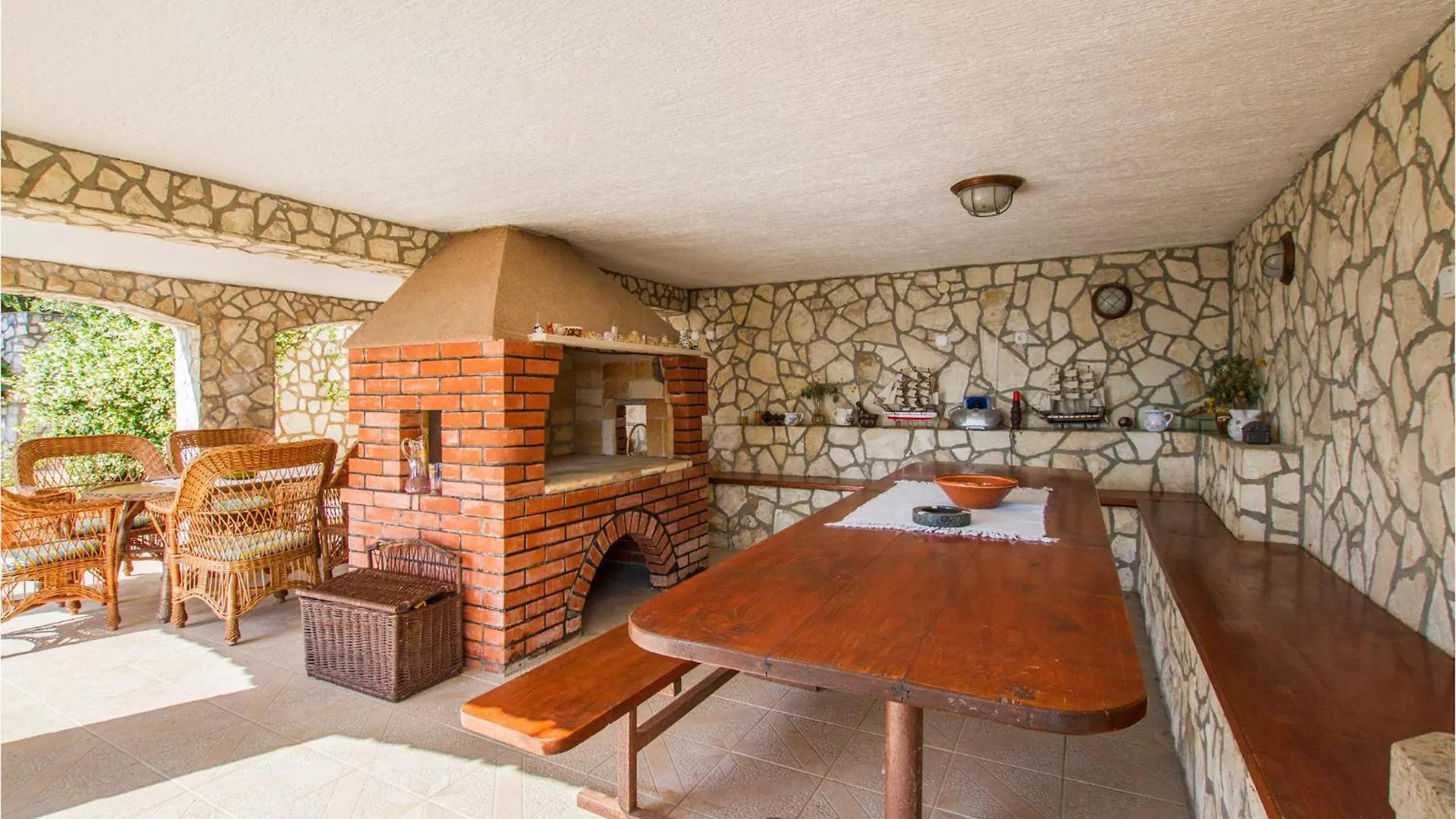 2 Bedroom Lovely Apartment In Labin ラヴニ