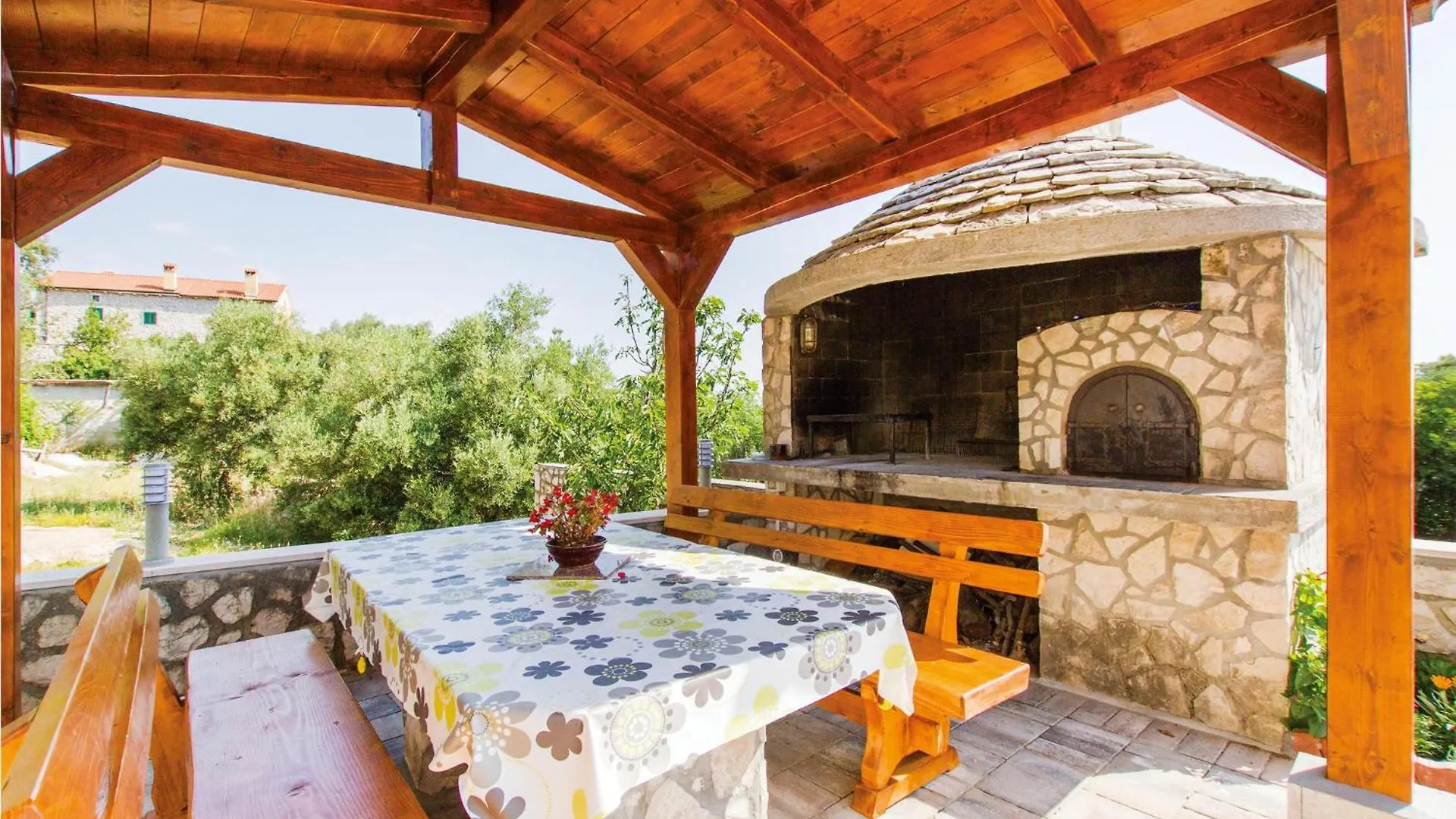 2 Bedroom Lovely Apartment In Labin ラヴニ
