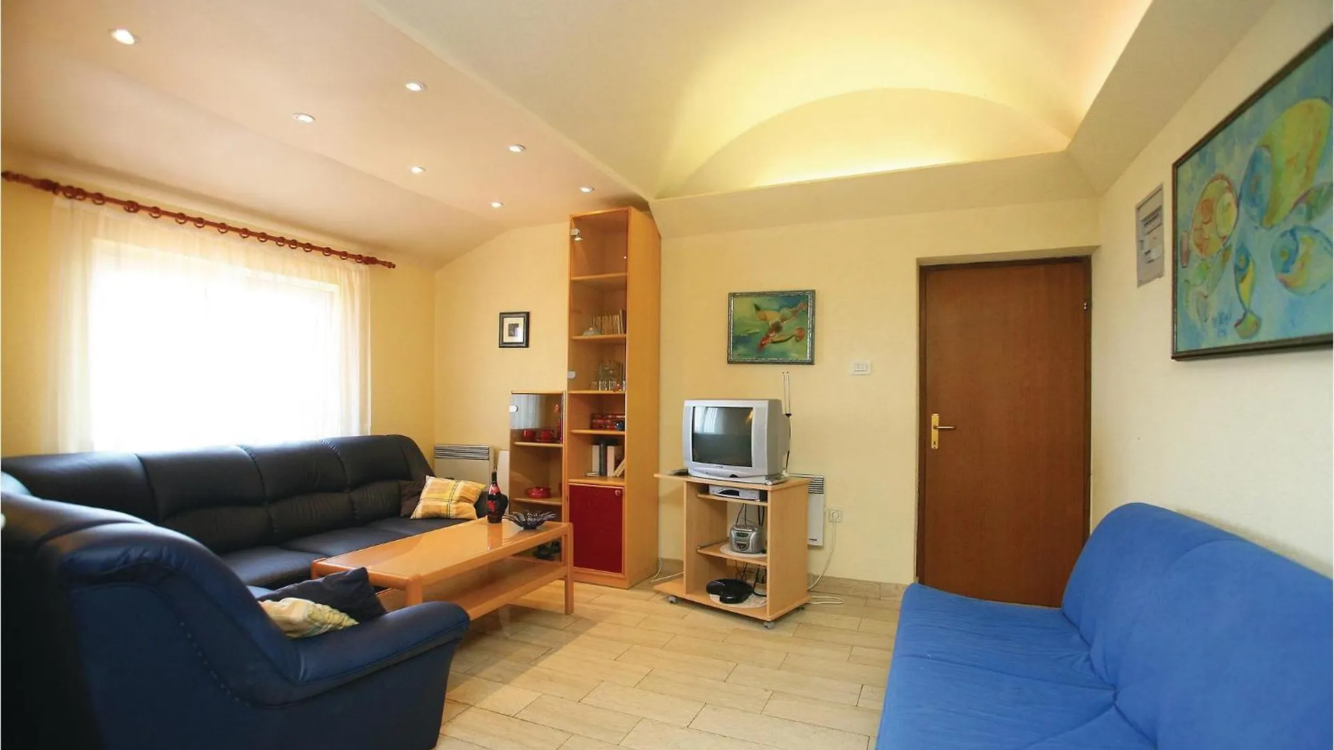 2 Bedroom Lovely Apartment In Labin ラヴニ 0*,  クロアチア