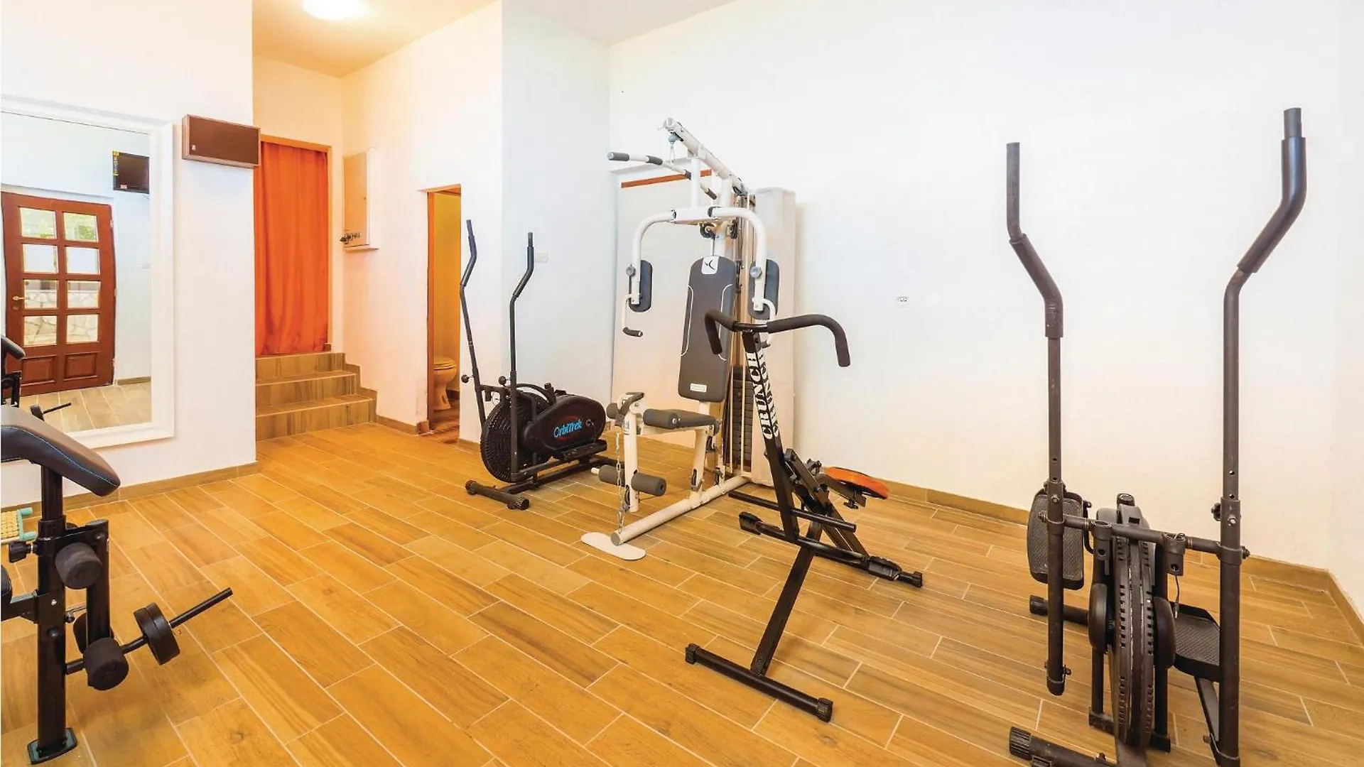 2 Bedroom Lovely Apartment In Labin Ravni 0*,