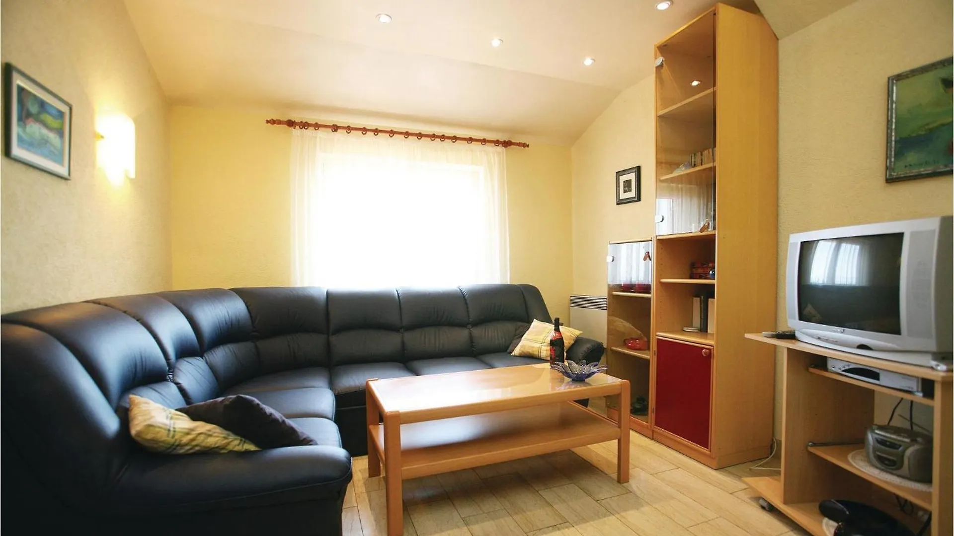 2 Bedroom Lovely Apartment In Labin ラヴニ