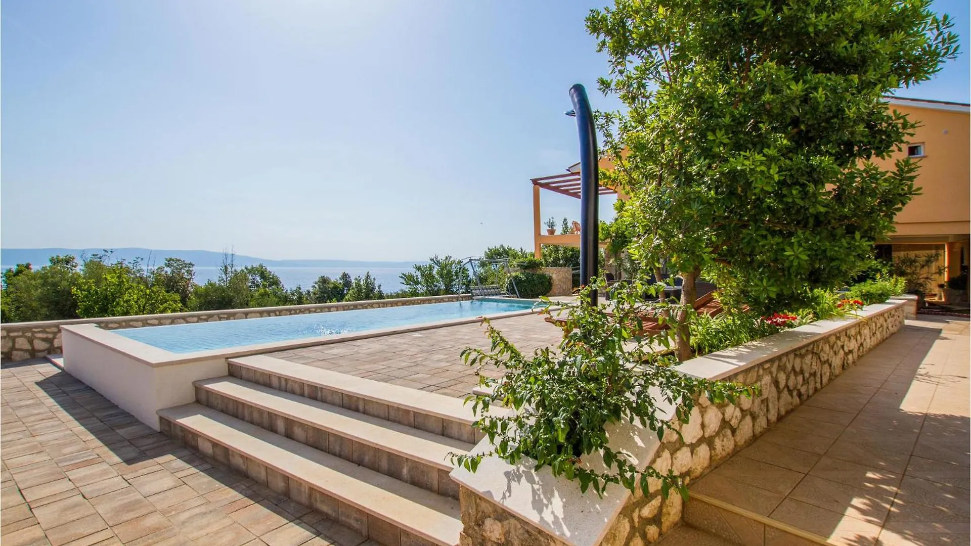 2 Bedroom Lovely Apartment In Labin ラヴニ