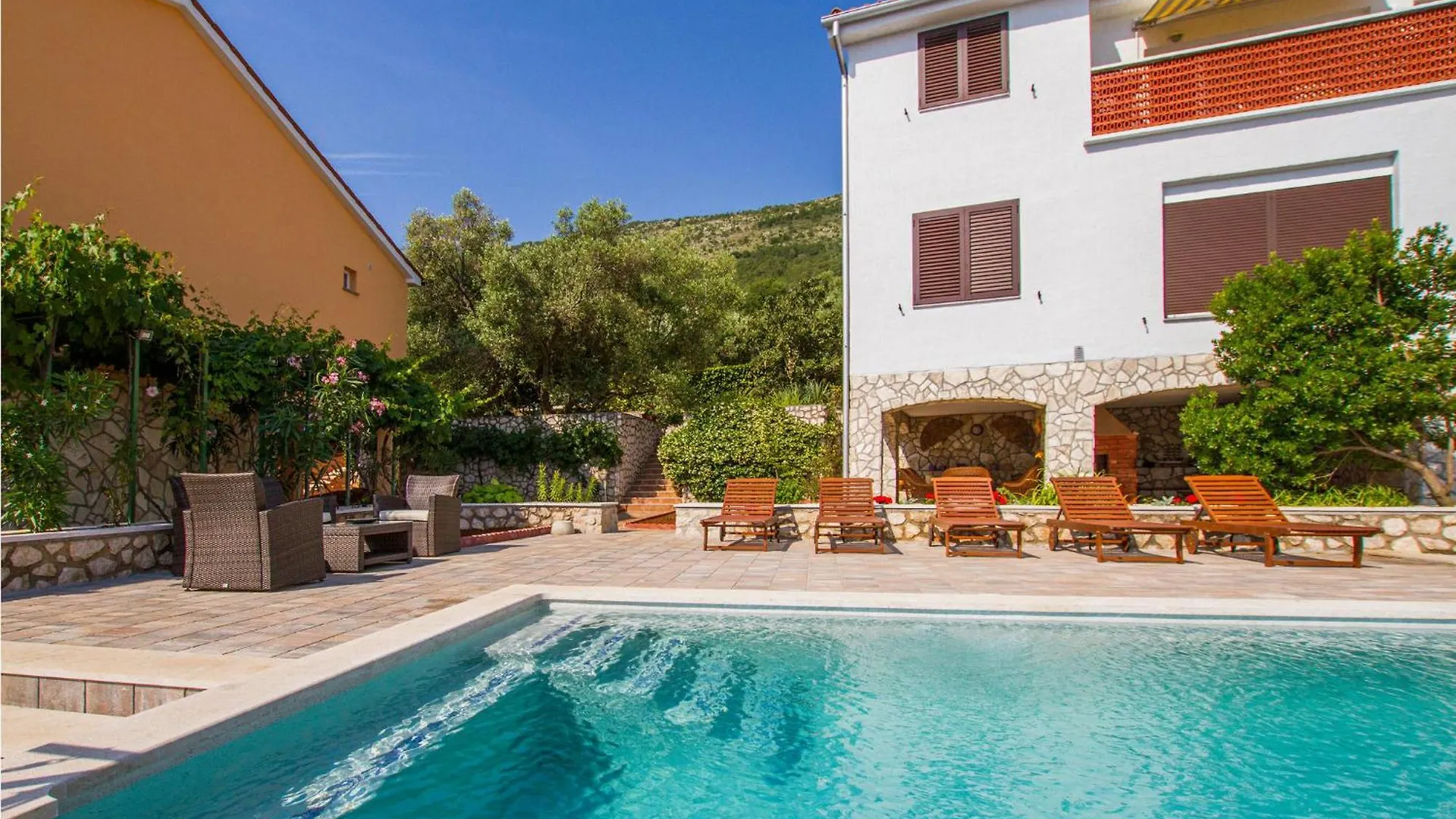 2 Bedroom Lovely Apartment In Labin ラヴニ
