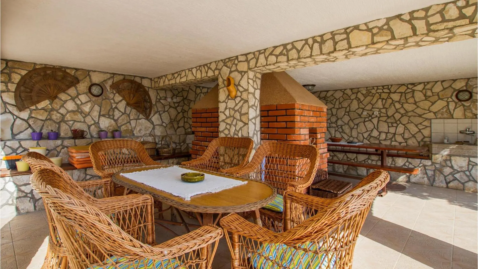 2 Bedroom Lovely Apartment In Labin ラヴニ